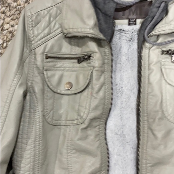 jacket - Picture 2 of 5